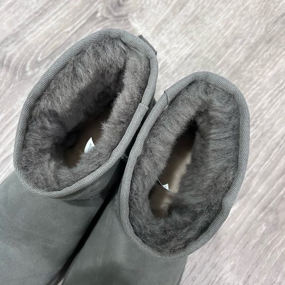 NWOT UGG Classic Mini II Genuine Shearling Lined Boot (Women) - Picture 5 of 8